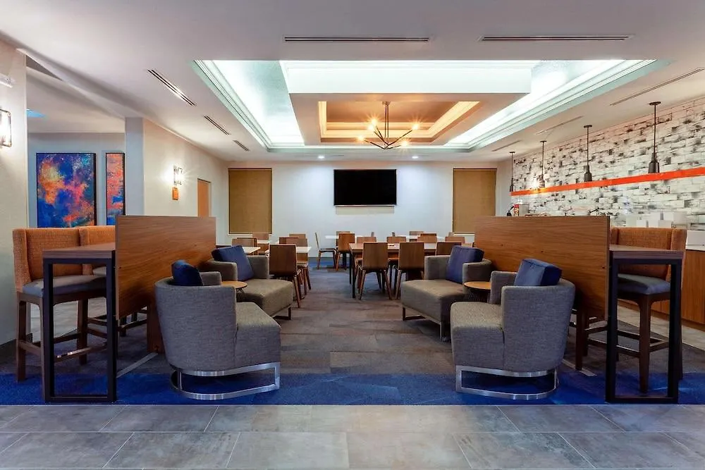 Hotel La Quinta By Wyndham St. Petersburg Northeast *Newly Renovated
