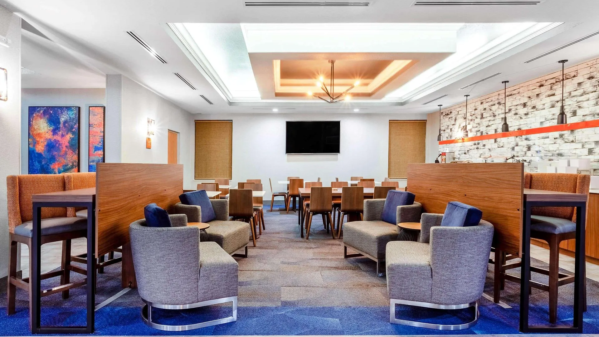 Hotel La Quinta By Wyndham St. Petersburg Northeast *Newly Renovated
