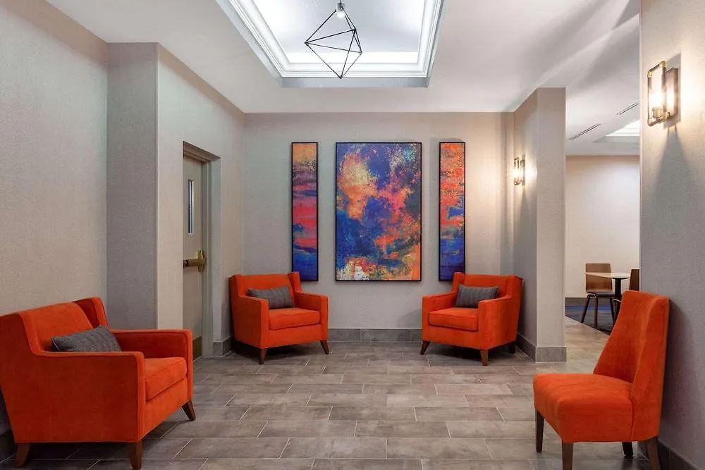 Hotel La Quinta By Wyndham St. Petersburg Northeast *Newly Renovated