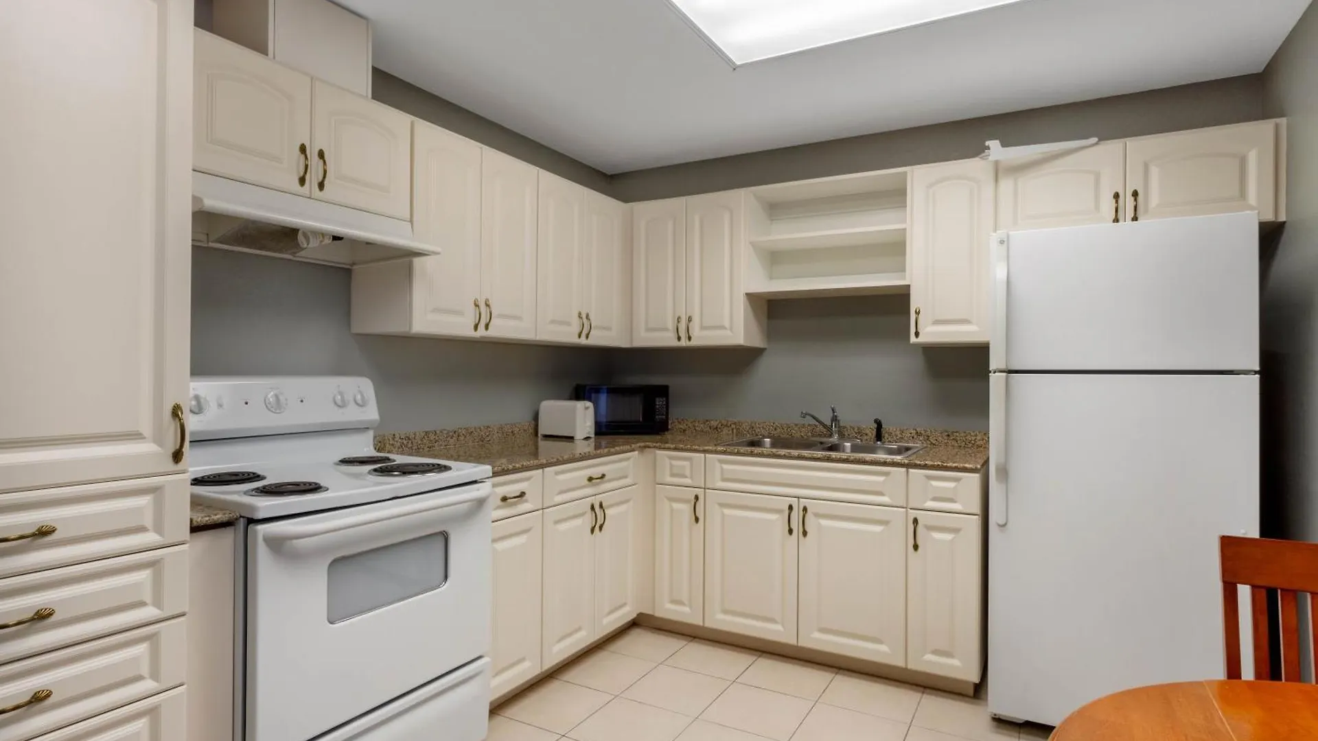 Hotel La Quinta By Wyndham St. Petersburg Northeast *Newly Renovated