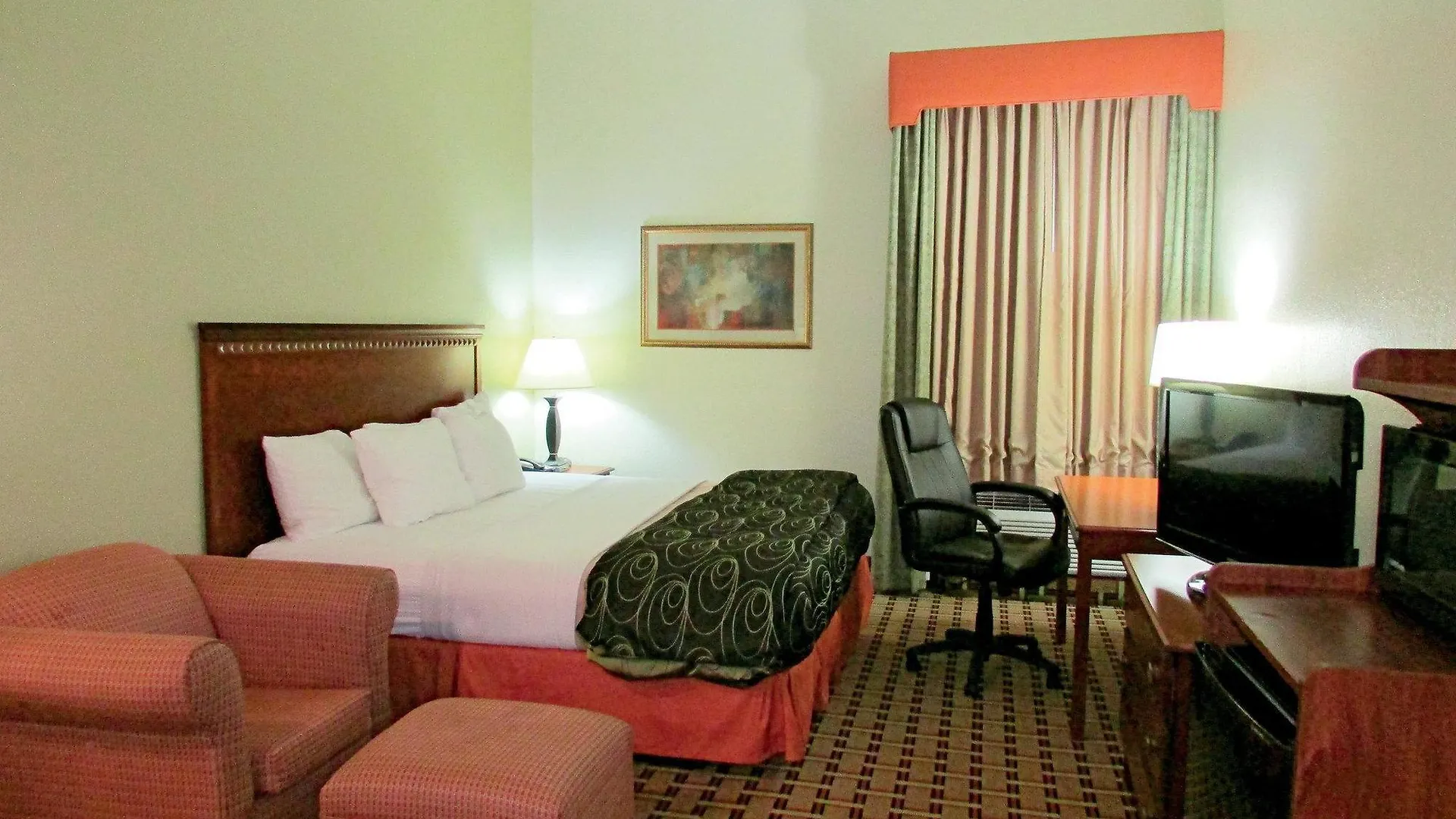 Hotel La Quinta By Wyndham St. Petersburg Northeast *Newly Renovated