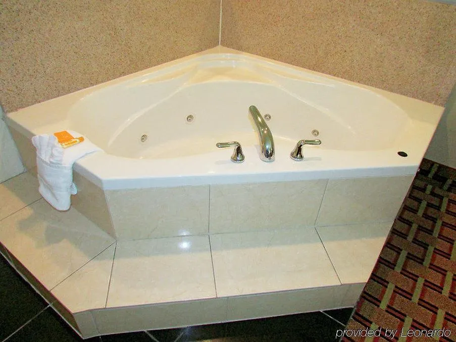Hotel La Quinta By Wyndham St. Petersburg Northeast *Newly Renovated 3*,