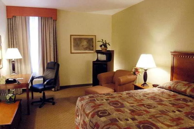 Hotel La Quinta By Wyndham St. Petersburg Northeast *Newly Renovated