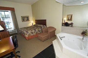 Hotel La Quinta By Wyndham St. Petersburg Northeast *Newly Renovated