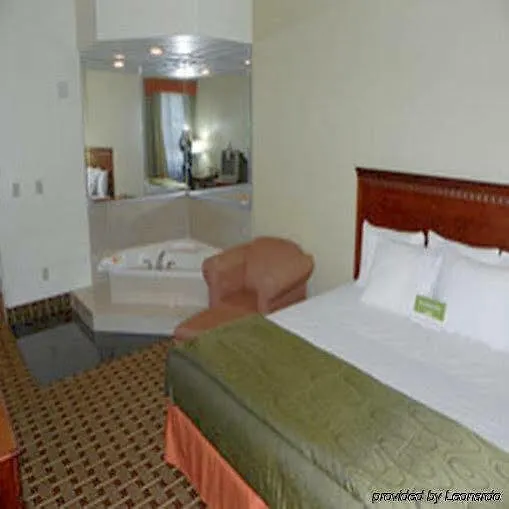 Hotel La Quinta By Wyndham St. Petersburg Northeast *Newly Renovated
