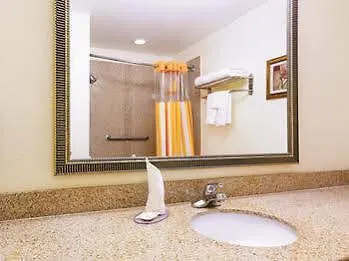 Hotel La Quinta By Wyndham St. Petersburg Northeast *Newly Renovated